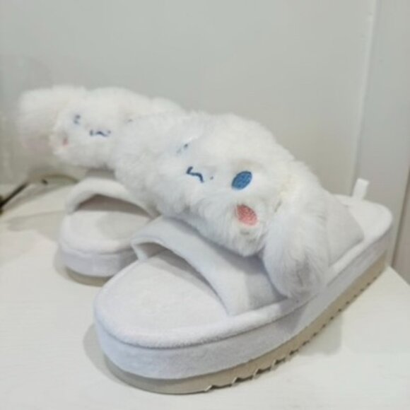 NWOT Hello Kitty Cinnamoroll Slippers, Size M (Women's 7-9) - Picture 3 of 7